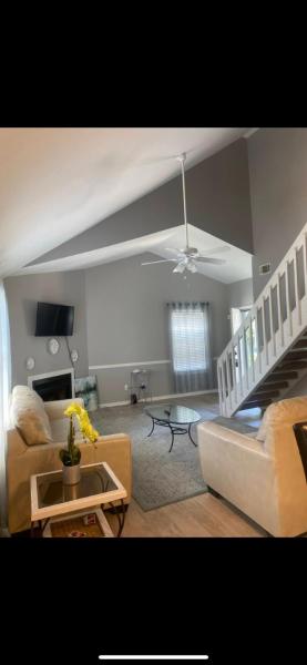 Sleeps 10!**10Min DT Chas/5Min Airport!